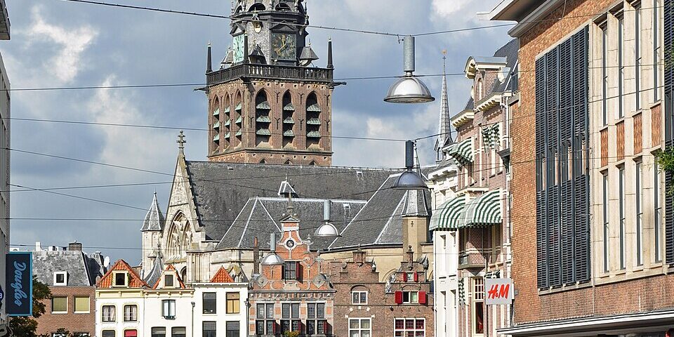Sint-Stevenskerk en Grote Markt in Nijmegen